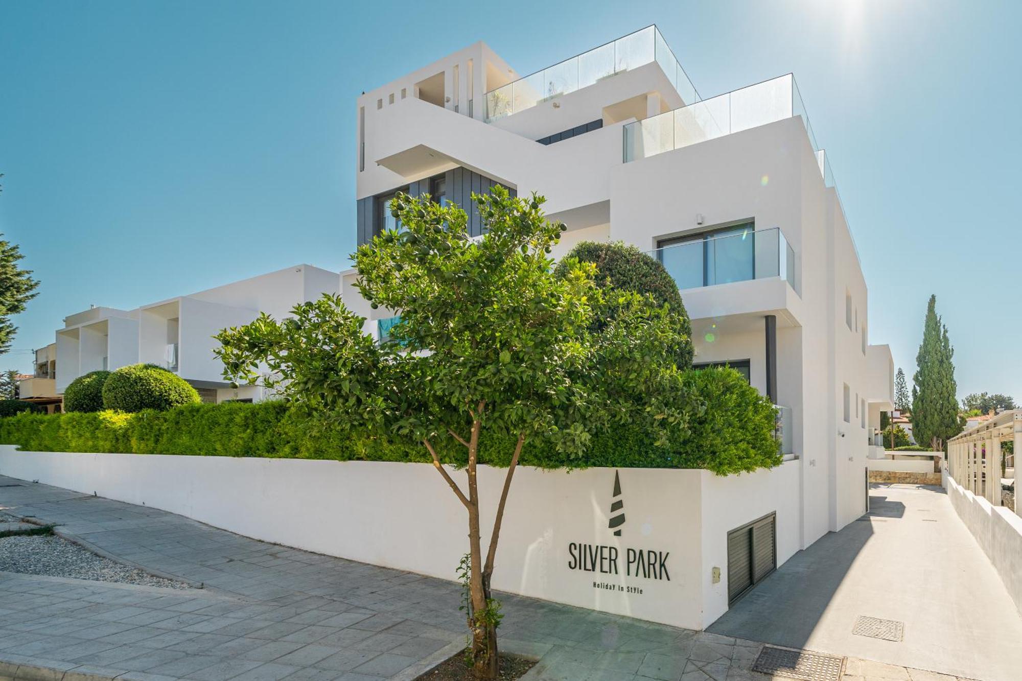 Silver Park Aparthotel Paphos Exterior foto